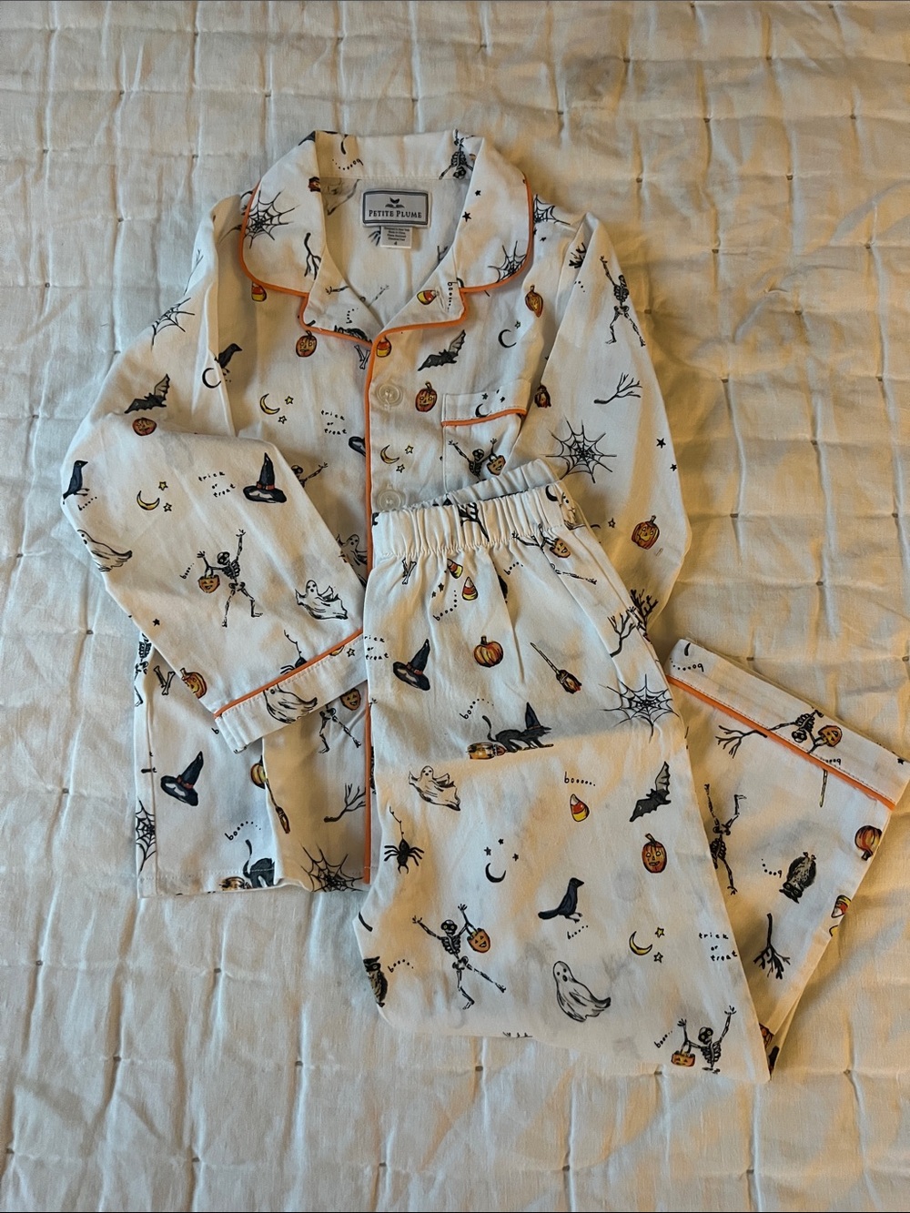 Petite Plume Kids' White Halloween Print Pajama Set